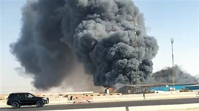 حريق هائل بأحد المجمعات الصناعية على طريق الإسماعيلية القاهرة الصحراوي 