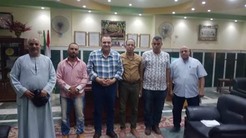 رئيس مركز ملوى مع