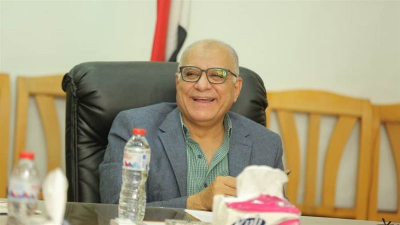 اكرم الشافعي رئيس