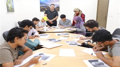 انطلاق فعاليات ورش عمل تعليم مبادئ فن رسم الكاريكاتير والبورتريه للطلاب الوافدين بالأزهر