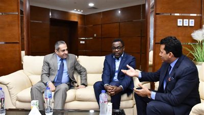 وزير الشباب يبحث مع سكرتير الاتحاد الإفريقي إنشاء مقر جديد للكاف بالعاصمة الإدارية