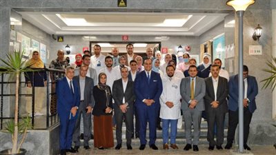 خلال جولته التفقدية بالإسماعيلية.. رئيس هيئة الرعاية الصحية يتفقد مركز طب أسرة حي السلام