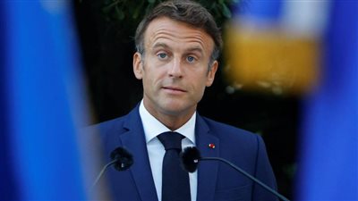 ماكرون يعلن بقاء السفير الفرنسي بالنيجر