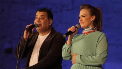 هشام عباس يفتح سجل الذكريات.. وسيمون تستعيد مشاعر طفولة وشباب جيل بالقلعة 