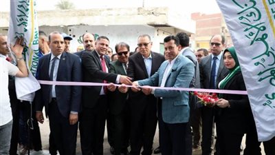 وزير الرياضة ومحافظ الشرقية يفتتحان فرع البنك الأهلي ببلبيس