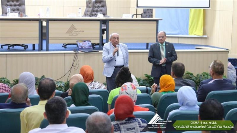 بالصور.. نقيب المهندسين