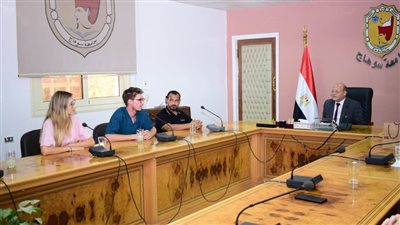 رئيس جامعة سوهاج يستقبل وفدًا دوليًا من طلاب الطب ضمن برنامج التبادل الطلابي