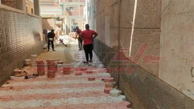 استمرار أعمال رصف الشوارع بالأسفلت والإنترلوك بكفر الشيخ 