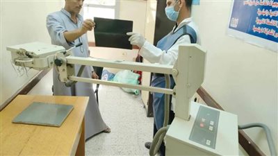 تقديم الخدمات الطبية لـ 1944 حالة خلال قافلة طبية بقرية البهنسا ببني مزار 