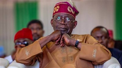 رئيس نيجيريا يبحث مع الرؤساء الأفارقة كيفية الرد على محاولة الانقلاب في الجابون