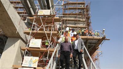 وزير النقل يتفقد مواقع العمل بمشروع مونوريل شرق النيل