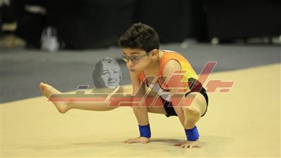 محافظ كفرالشيخ يهنئ الطفل زايد لحصوله على المركز الأول في كأس مصر للجمباز