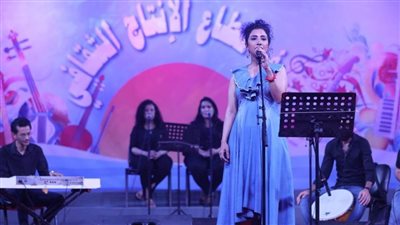 موسيقى عالمية وأغانٍ تراثية في الليلة الـ14 لبرنامج 