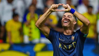 كريستيانو رونالدو يتوج بجائزة أفضل لاعب في دوري روشن السعودي