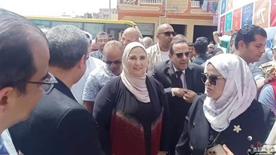 وزيرة التضامن الاجتماعي تتفقد إعادة رفع كفاءة منازل المواطنين العائدين بالشيخ زويد