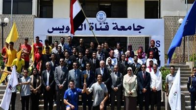رئيس جامعة قناة السويس يستقبل شعلة أسبوع شباب الجامعات الثالث عشر