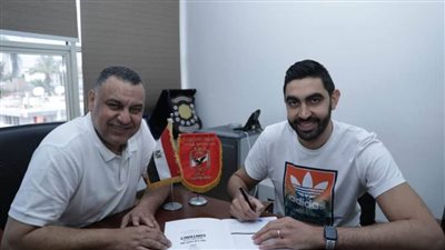 عمر طارق لاعب سلة الأهلي يجدد تعاقده لمدة 4 مواسم