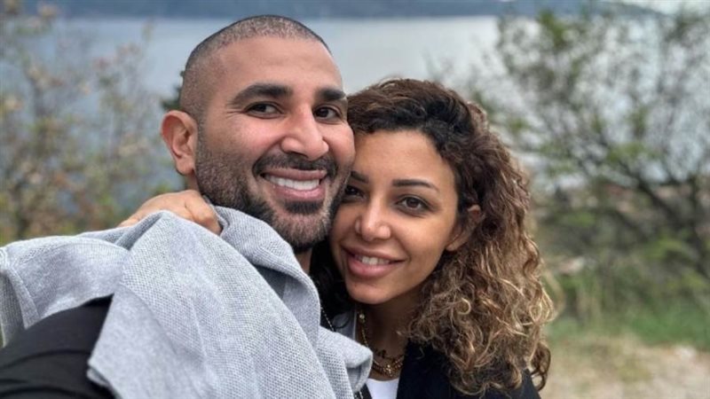 أحمد سعد مع زوجته