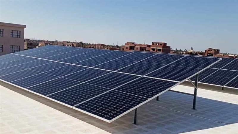 ألواح طاقة شمسية