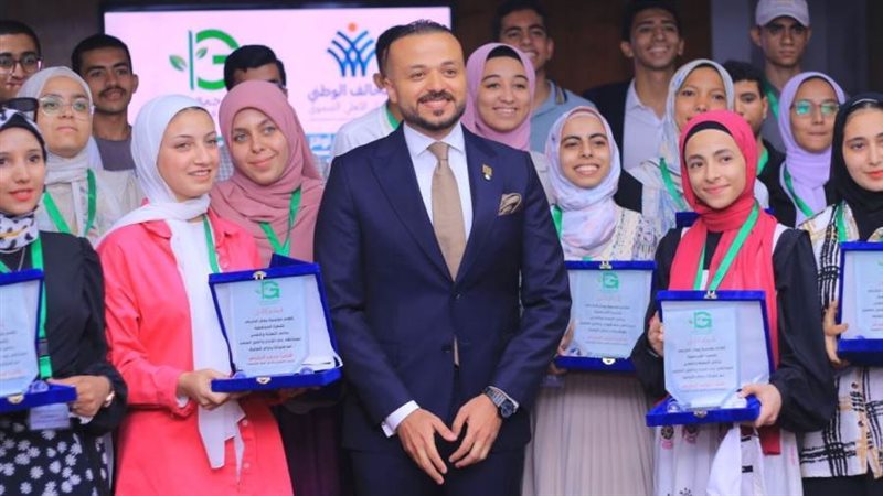 الجارحي يكرم أوائل