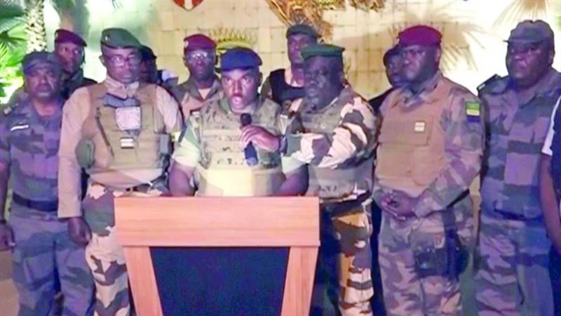 ضباط من الجيش الجابوني