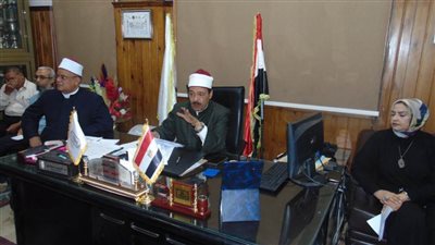 رئيس منطقة سوهاج الأزهرية يناقش آخر الاستعدادات للعام الدراسي الجديد