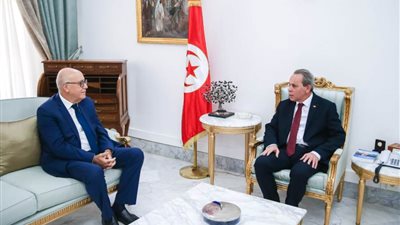 رئيس الحكومة التونسية يبحث مع محافظ البنك المركزي الوضع المالي للدولة