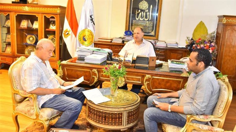 محافظ أسيوط يلتقي