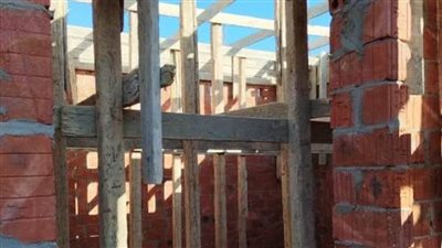 إزالة فورية لحالة تعدٍّ بالبناء بدون ترخيص بمركز ومدينة فايد