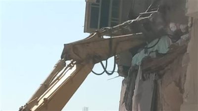 بدء أعمال إزالة العقار المنهار بمدينة أجا بالدقهلية 