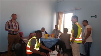 تطعيم أكثر من ألف عامل بمجال الصرف الصحي والغطاسين بسوهاج لحمايتهم من الأمراض والأوبئة