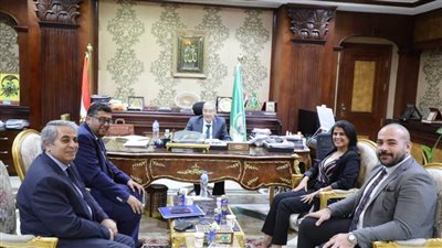 محافظ المنيا يلتقي وفد المكتب الفني لقداسة البابا تواضروس الثاني