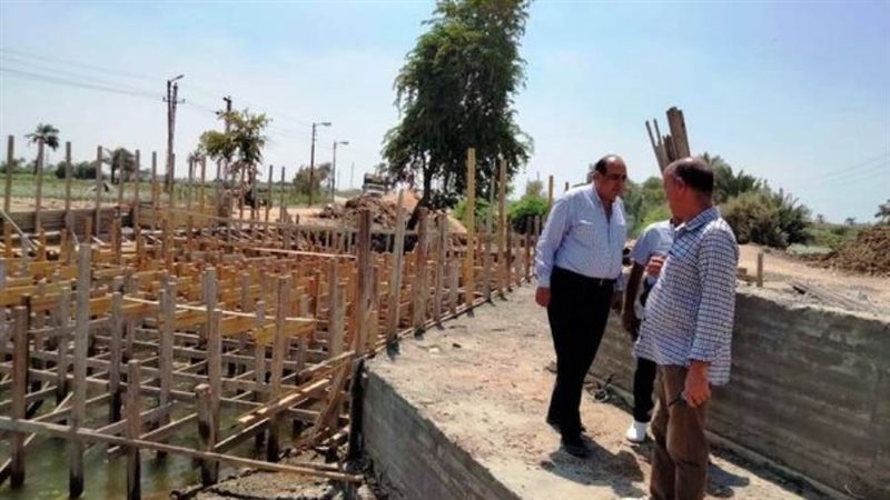 إقامة كوبرى على ترعة