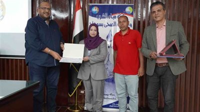 رئيس مياه سوهاج يناقش مخرجات الخطة الاستراتيجية.. ويكرم العاملين المتميزين