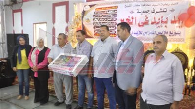 توزيع زي مدرسي وأدوات مدرسية على 200 طفل بمركز الرياض