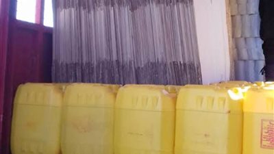 ضبط 3 أطنان زيت طعام مجهول المصدر وغير صالح للاستهلاك الآدمي قبل ترويجها بالقاهرة