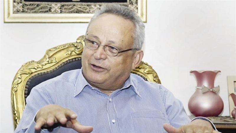 الدكتور أحمد زايد