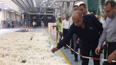 وزير قطاع الأعمال يتابع التشغيل التجريبي لمصنع 