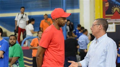 عبدالله عبدالسلام يدعم منتخب الطائرة أمام المغرب بربع نهائي بطولة إفريقيا 