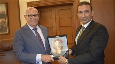 محافظ بورسعيد يبحث مع وفد المبادرة الوطنية لتطوير الصناعة المصرية 