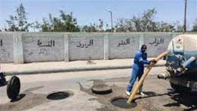 رئيس مياه القناة: تكثيف أعمال تسليك وتطهير شبكات وبالوعات الصرف الصحي 