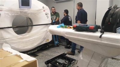 تركيب جهاز الأشعة المقطعية الجديد بمستشفى طهطا العام 