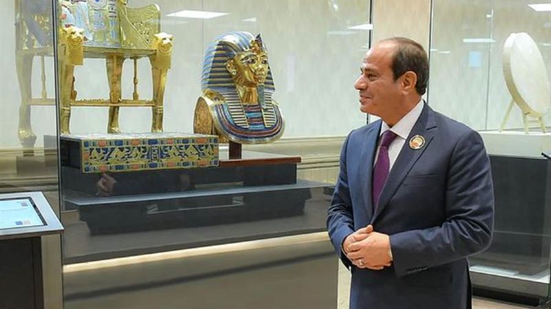 السيسي يتفقد النماذج