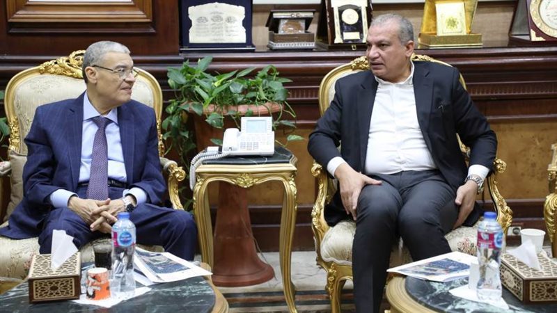 محافظ المنيا خلال