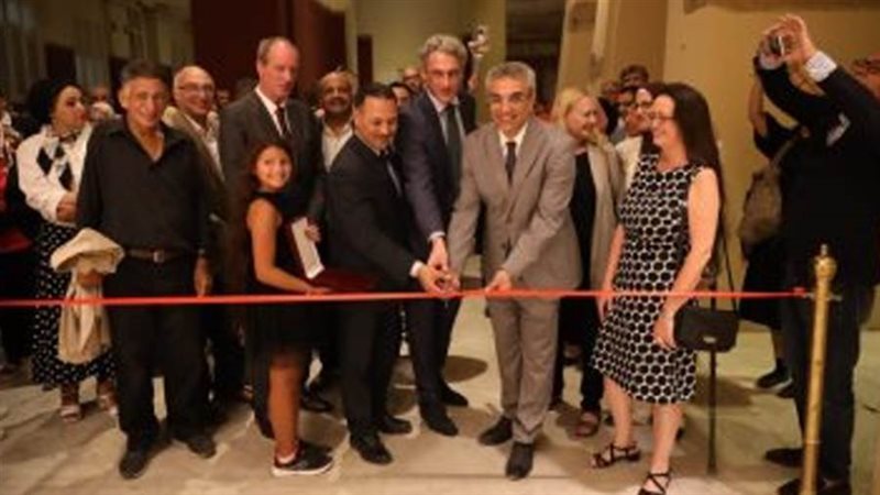 افتتاح معرض للوحات