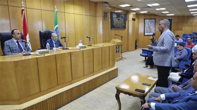 محافظ المنيا يلتقى مسئولي البرنامج التدريبي لتأهيل مقيمي 