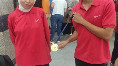 الميدالية الذهبية لجامعة سوهاج لأفضل مقترح لهاكثون التغييرات المناخية باسبوع الجامعات المصرية