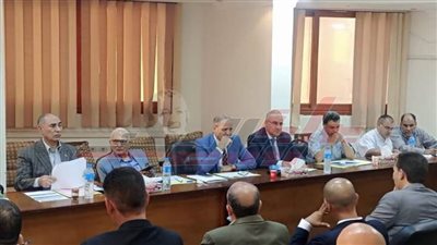  إجراء المقابلات مع المتقدمين لوظائف الإدارة المدرسية لإدارة الرياض التعليمية