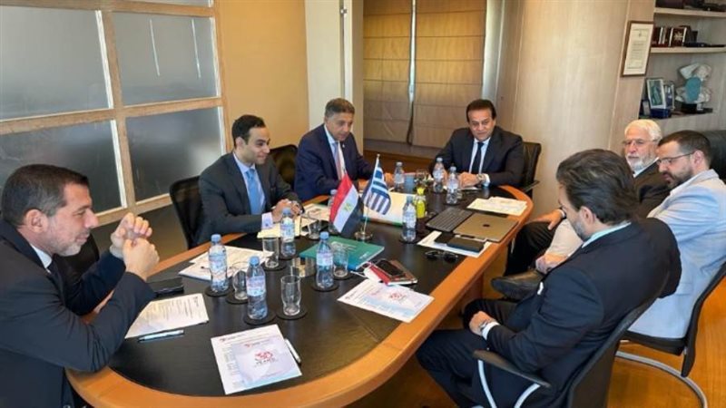 أحد اجتماعات وزير