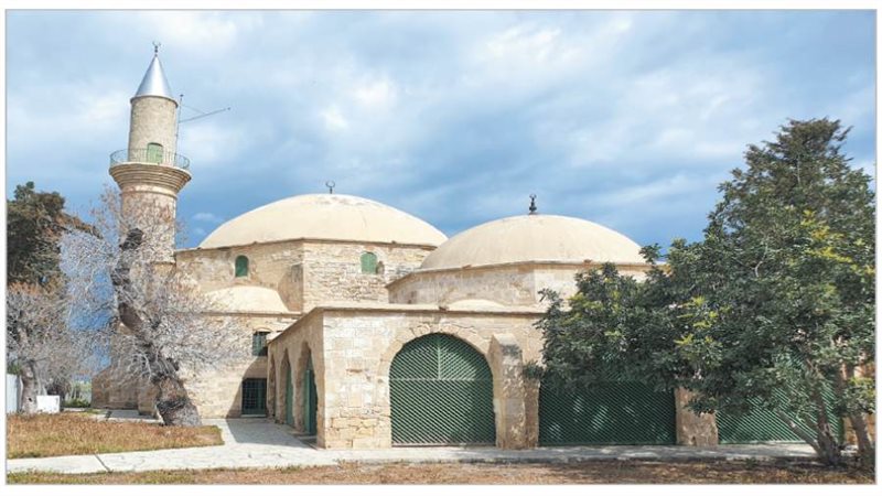 التكية من الخلف